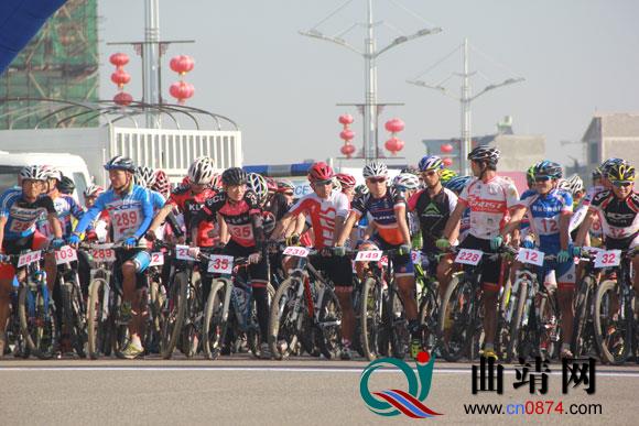 国内外704名自行车选手汇聚云南罗平夺冠军